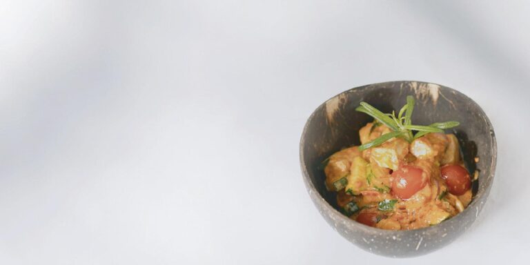 Mediterrane Hähnchen-Gemüsepfanne mit Oliven